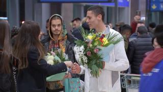 David Popovici, primit cu flori și aplauze pe Otopeni. Campionul încheie anul 2022 cu 14 medalii cucerite