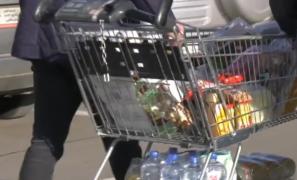 Vecinii maghiari trec graniţa frecvent pentru provizii mai ieftine. Coșul de cumpărături în România, mai rentabil chiar și cu 30%