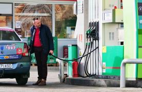 Cât costă benzina și motorina azi, 23 decembrie 2022. Preţurile la carburanţi continuă să scadă