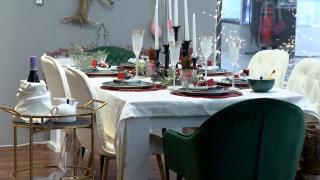 Amenajarea mesei de Crăciun cu un buget redus. O parte din obiecte se află deja în casa ta