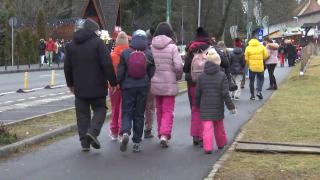 Ce activități pot face turiștii care își petrec vacanțele de Crăciun la Brașov. Au dat uitării schiurile şi placa