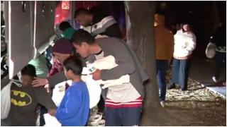 Autocare pline cu migranţi, trimise la casa Kamalei Harris, în semn de protest. Acţiunea ar fi fost organizată de guvernatorul din Texas