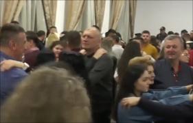 Ce aleg să facă tinerii din mai multe sate clujene cu banii strânşi de la colindat, drept mulțumire pentru localnici: "Este ceva deosebit"