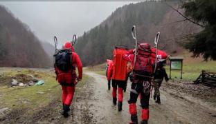 A patra zi de căutări pentru cei doi ucraineni dispăruţi în munţii Maramureşului. Salvatorii nu mai știu nimic despre starea lor