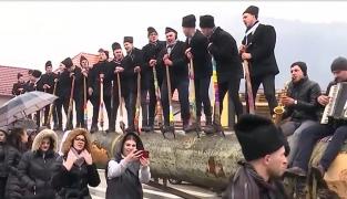 Obicei vechi de zeci de ani, păstrat cu sfinţenie în comuna sibiană Sadu: "E ceva deosebit. Ei au păstrat cu ambiţie tradiţia"