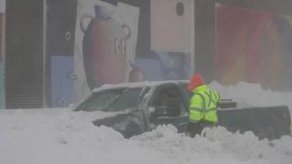 Americanii se tem de inundații devastatoare, după "ciclonul-bombă". Orașul transformat "în zonă de război": poliția și armata, pe străzi