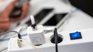 Legea încărcătoarelor a intrat în vigoare în UE. Câţi ani mai au producătorii la dispozitie să implementeze directiva