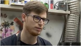 Afacerea cu produse de lux prin care Mihai şi tatăl lui fac minuni în prag de Revelion. "Totul este posibil în atelier"