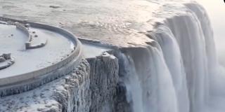 Fenomen natural neobişnuit, în urma valului de ninsori din SUA. Cascada Niagara, înconjurată de sloiuri de gheaţă