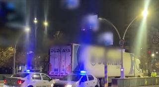 Un nou incident, la intrarea în Pasajul Unirii. Un şofer de TIR nu a respectat limita de înălţime şi a fost la un pas de accident