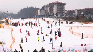 Stațiunea montană Bukovel, refugiu pentru ucrainenii care încearcă să uite de invazia Rusiei. Sirenele, însă, răsună și pe pârtii