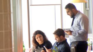 Legea bacșișului a luat prin surprindere patronii de restaurante: mulţi nu au ştiut cum funcţionează sistemul