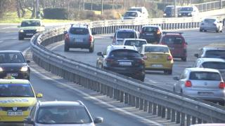 Au înscenat 21 de accidente timp 2 de ani pentru a lua zeci de mii de euro de la asiguratori. Schema de fraudare folosită de 30 de bihoreni