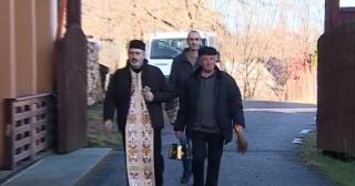 "Asta este tradiţia, întotdeauna trebuie să vină preotul să sfinţească casa". Românii se pregătesc de Bobotează