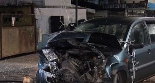 Un şofer a intrat cu maşina într-o pizzerie din Popeşti Leordeni. Bărbatul a ajuns direct în bucătărie, după ce a trecut prin zidul clădirii