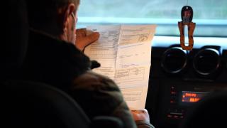 Şi-au lovit între ei maşinile de zeci de ori şi apoi au cerut bani de la asiguratori. Cum au făcut 30 de escroci 140.000 de euro fără să fie prinşi