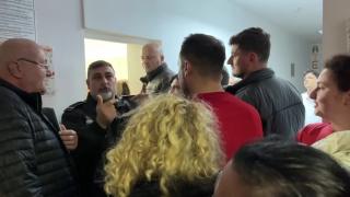Scandal la Primăria Năvodari. Oamenii care au stat la coadă şi 7 ore pentru banii de pe cazarea refugiaţilor ucraineni au răbufnit când ghişeul s-a închis