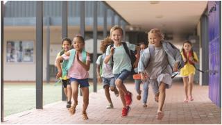 Elevii se întorc la şcoală luni, 9 ianuarie. Când vor avea parte cei mici de o nouă vacanţă