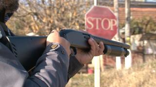 Filmul tragediei din Timiș, unde un nepot și-a împușcat mortal bunicul de 81 de ani. Tânărul ar fi găsit arma într-o pădure