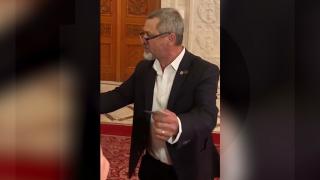 Concluzie halucinantă găsită de colegii din AUR ai deputatului Dumitru Focşa: Victima s-a lovit singură. Soția deputatului este decisă să divorțeze