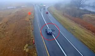 Groază pe autostradă. Un copil a căzut dintr-o mașină aflată în mers, pe mijlocul unui drum din Iowa. Momentul a fost filmat de camere