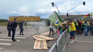 Protestele din Brazilia continuă: peste 400 de manifestanţi, arestaţi după ce au luat cu asalt Congresul. "Lovitură de stat"