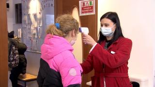 Triajul obligatoriu stârneşte revoltă în rândul profesorilor. "Nu avem competenţele necesare pentru a pune diagnosticul dacă e răcit sau e gripat"