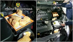Peste cinci kilograme de aur, ascunse la motorul unei mașini conduse de un turc. Ce au găsit polițiștii atunci când au controlat pachetele