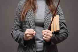 Despăgubiri de 30.000 de lei pentru o profesoară din Cluj, după o "glumă copilărească" făcută de doi elevi