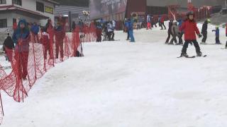 Sezonul de schi, deschis la Sinaia. Turiștii au la dispoziție șase pârtii pentru sporturile de iarnă
