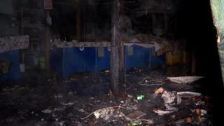 Incendiu într-o piaţă din Bucureşti. Pompierii au intervenit cu trei autospeciale cu apă şi spumă