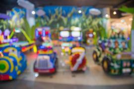 Fetiţă de 11 ani, agresată sexual de angajatul unui loc de joacă din Capitală. Se afla într-un simulator de realitate virtuală