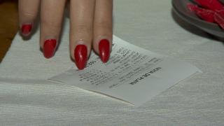 Legea bacşişului, nerespectată în baruri şi restaurante. Ce amenzi riscă patronii care nu îl trec pe nota de plată