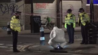 Atac armat în Londra: Atacatorii au tras în mulţime, la ieşirea dintr-o biserică. Oamenii erau la înmormântarea unei mame şi a fiicei sale