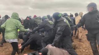 Zeci de manifestanți răniți, după o încăierare cu polițiștii, în Germania. Activiștii de mediu protestau pentru închiderea unei mine de cărbune