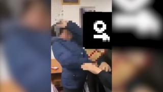 Două eleve de clasa a V-a şi-au bătut o colegă în mijlocul clasei, într-o şcoală din Câmpina. Conducerea a demarat o anchetă internă