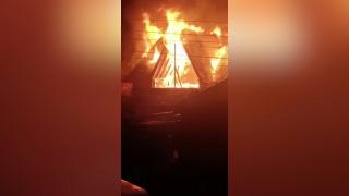 Incendiu puternic la o casă în construcţie din Medgidia. Flăcări uriaşe au izbucnit la mansarda locuinţei