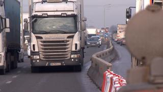 Circul de pe Centura Capitalei continuă. Peripețiile muncitorilor care au venit să rezolva problema pilonului de pe prima bandă