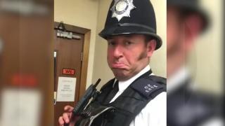 Un poliţist, cel mai mare violator în serie din istoria UK: zeci de victime în 20 de ani. Poliţia a declanşat o anchetă uriaşă