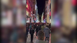 Fanii lui Andrew Tate au ieșit în stradă în Grecia. La manifestația organizată pe TikTok au venit peste 500 de tineri