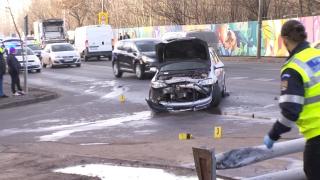 Două eleve de 15 ani, lovite pe trotuar de un şofer drogat. S-a ciocnit cu alte două autoturisme, pe şoseaua Vitan Bârzeşti din Capitală