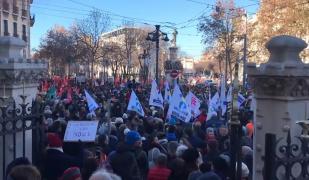 ''Joia Neagră'' paralizează Franţa. Guvernul doreşte creșterea vârstei de pensionare de la 62 la 64 de ani, francezii răspund cu grevă