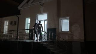 Șefa secției de Oncologie de la Spitalul din Suceava, reținută pentru că cerea mită de la bolnavii de cancer. Primea inclusiv miere sau brânză