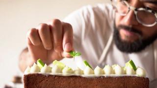 Prăjiturile, la fel de nocive ca fumatul pasiv. Un studiu al britancilor a împărţit lumea în două: premierul Rishi Sunak a avut ultimul cuvânt