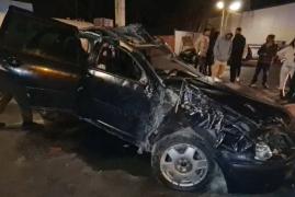 Accident teribil în Constanţa: şoferul, aruncat din maşină după ce "a zburat" peste un sens giratoriu. Vehiculul s-a oprit lângă un rezervor GPL