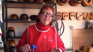 Afacerea "nemuritoare" din care câțiva meșteri fac bani frumoși în Alba. Un singur produs costă 150 de lei