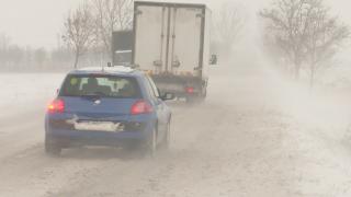 Deşi anunţată de câteva zile, prima ninsoare din această iarnă a blocat Capitala și a provocat un val de accidente în întreaga țară