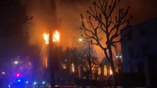 Biserică veche de aproape 200 de ani din Londra, mistuită de flăcări într-un incendiu de proporţii. Lăcaşul de cult s-a făcut scrum
