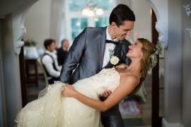 "Avem 500 de invitaţi". Nuntă restrânsă sau petrecere uriaşă: ce preferă mirii în 2023