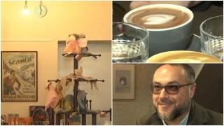 Cafenea cu iz de epocă, într-o bibliotecă veche de cinci secole. Se află la doi paşi de Biserica Neagră din Braşov şi atrage tot mai mulţi turişti